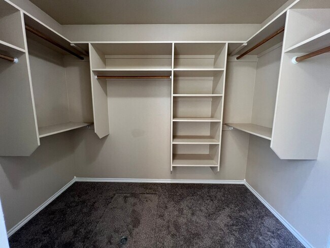 Building Photo - Beautiful 3 bed 2 bath home in the Woodsid...