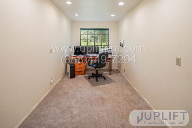 Building Photo - 3 Bedroom 3 Bathroom (+office) in Ramona C...