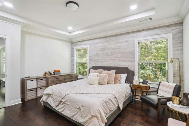 Building Photo - 1122 Hibiscus Way SW