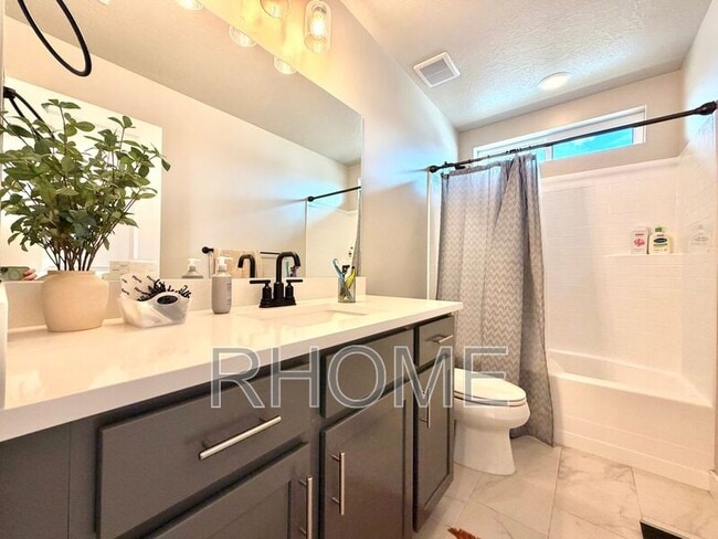 Building Photo - 5066 W Elm Field