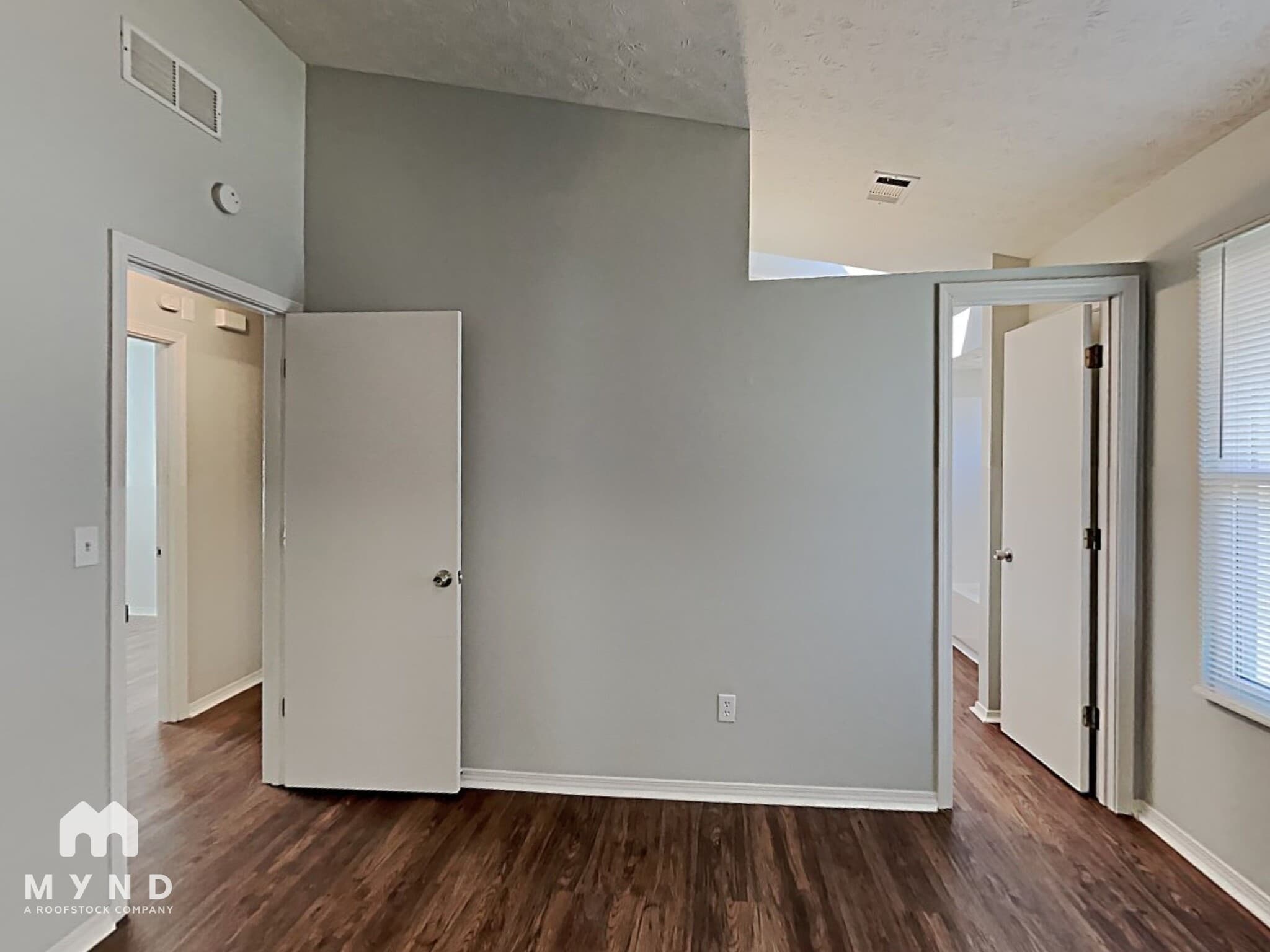 Building Photo - 6454 Eastbriar Dr