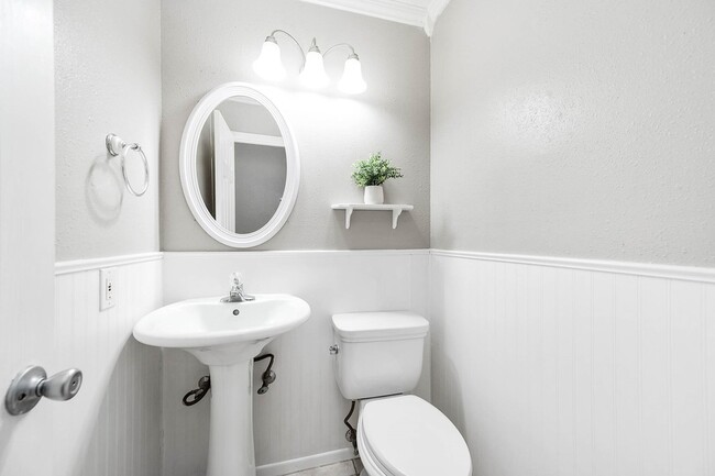 Building Photo - 17203 Kettle Creek Dr