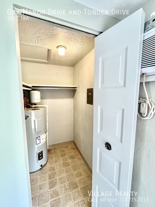 Building Photo - 204 Oak Manor Dr