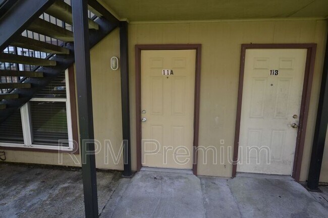 Building Photo - 2150 N Sherwood Forest Dr