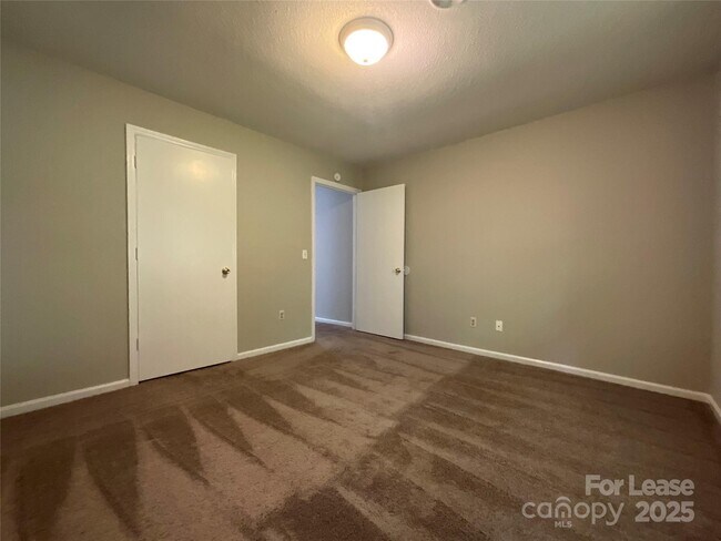 Building Photo - 201 Arthur Dr