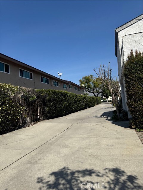 Building Photo - 996 W Huntington Dr