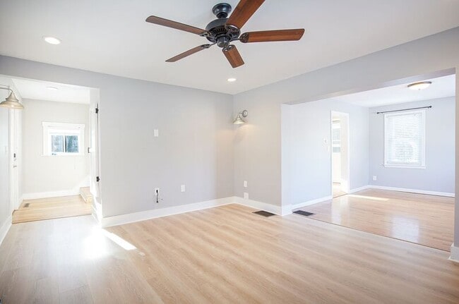 Building Photo - 40 Lealand Ave