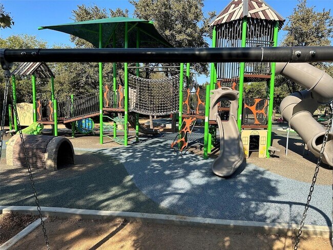 Building Photo - 13220 Darwin Ln