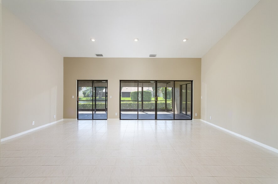 Living room - 8555 Eagle Run Dr