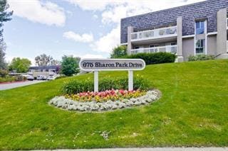 Building Photo - 675 Sharon Park Dr