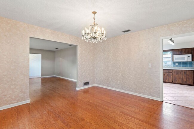 Building Photo - Spacious 4 Bedroom Ormond Beach Home with ...
