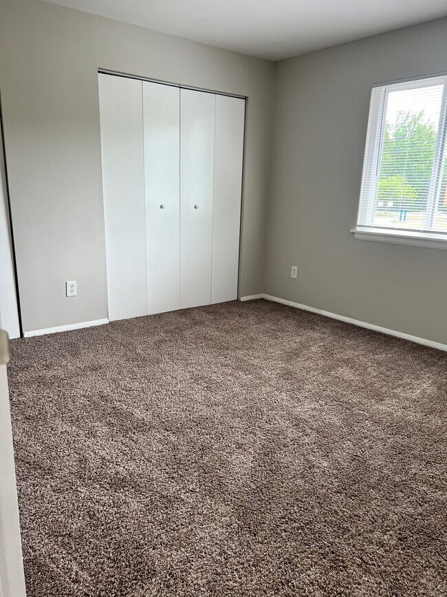 Building Photo - Charming Two-Bedroom Two Bathroom Apartmen...