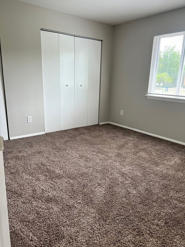 Building Photo - Charming Two-Bedroom Two Bathroom Apartment in Prime Chesterton Location!