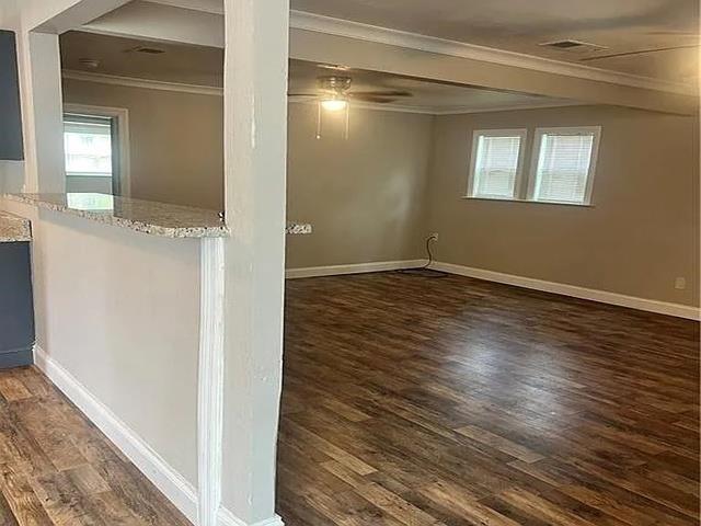 Building Photo - 1304 S Cloverleaf Cir