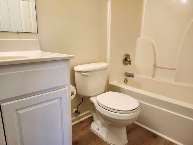 Building Photo - For Rent: Harrisonburg 3 BR, 2.5 Bath Townhouse