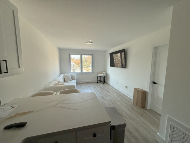 Building Photo - 211 Ferry Blvd