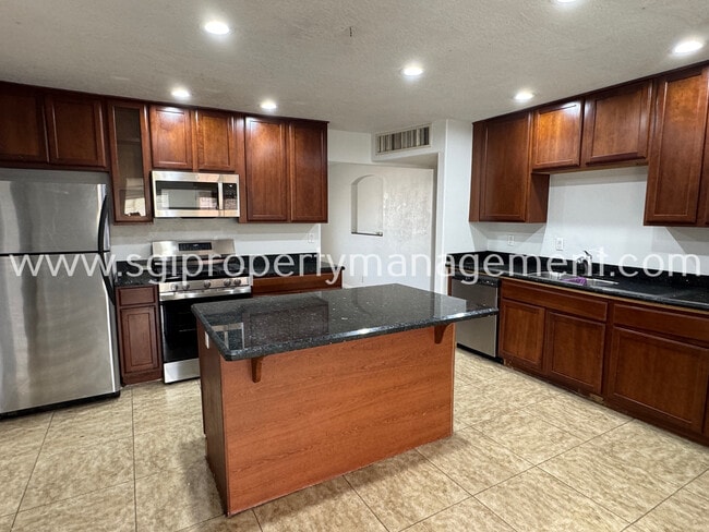 Building Photo - 451 E McKinley St