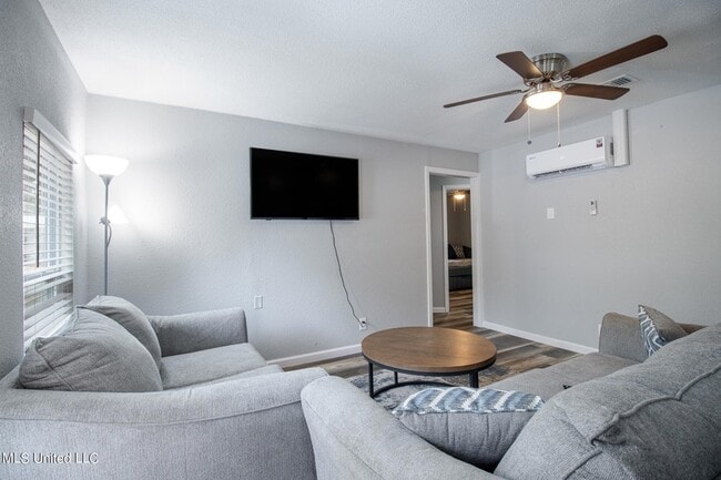 Building Photo - 226 Milray Ln