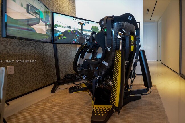 Building Photo - 15701 Collins Ave