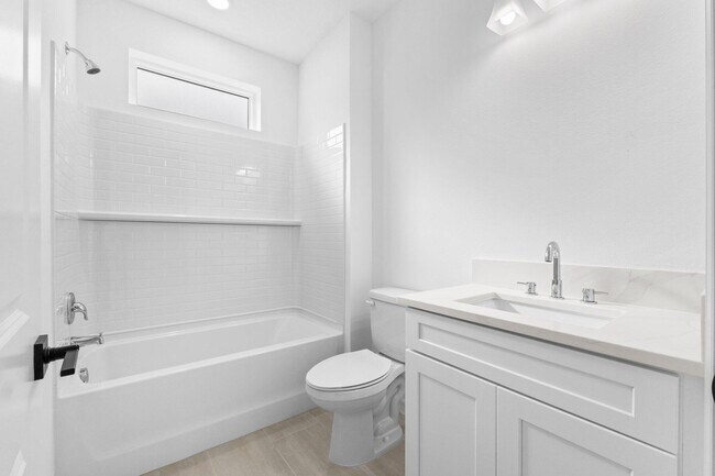 Building Photo - 9511 Paradise Dr