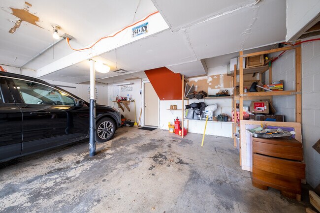 Building Photo - 3477 Pilgrim Ln N