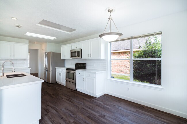 Building Photo - 2707 Troy Dr