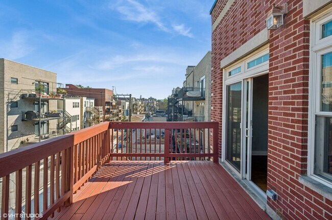 Building Photo - 3755 N Wilton Ave
