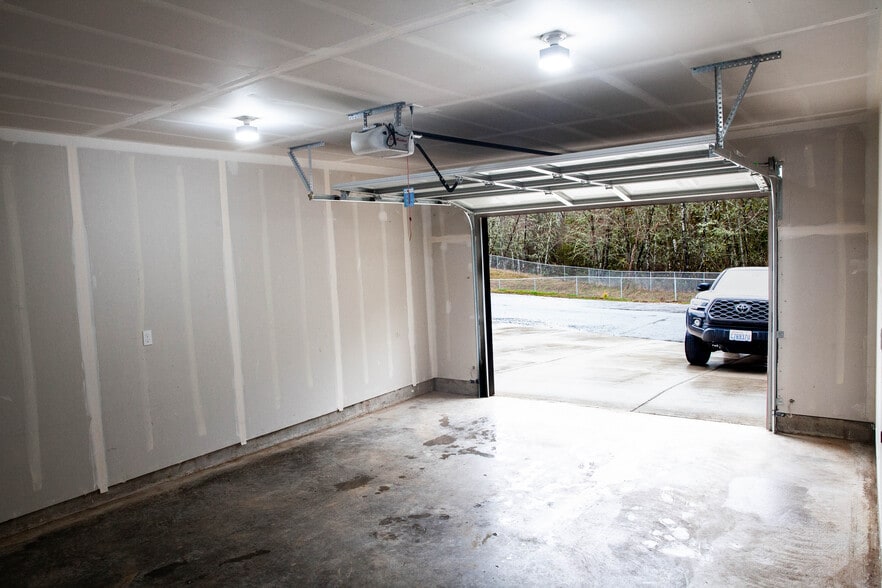 Oversized 1 car garage with EV charging outlet - 217 Oak St