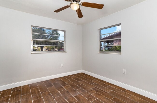 Building Photo - Very Cute Two Bedroom Single Family Home - Now Available