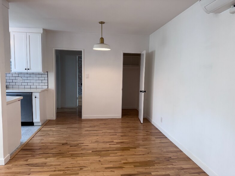 Building Photo - 821 Westmount Dr