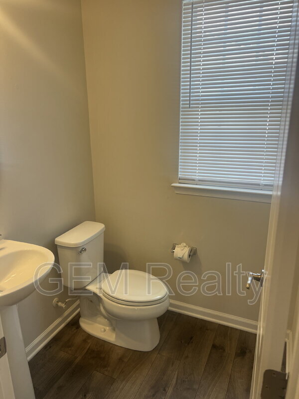 Building Photo - 1833 Sag Harbor Ln