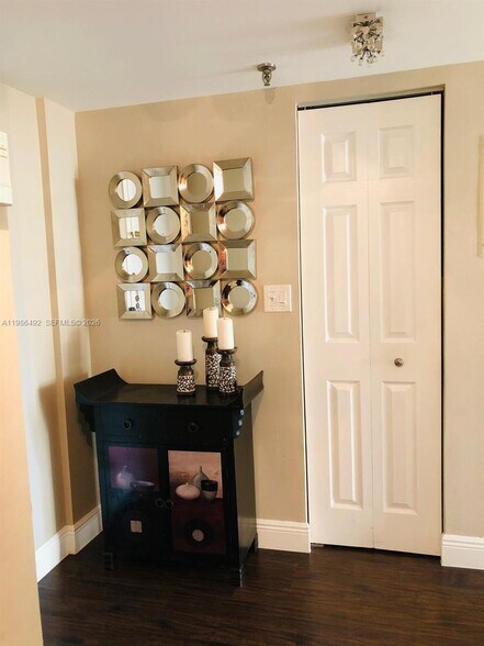 Building Photo - 800 N Miami Ave