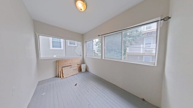 Building Photo - 39 Newport St