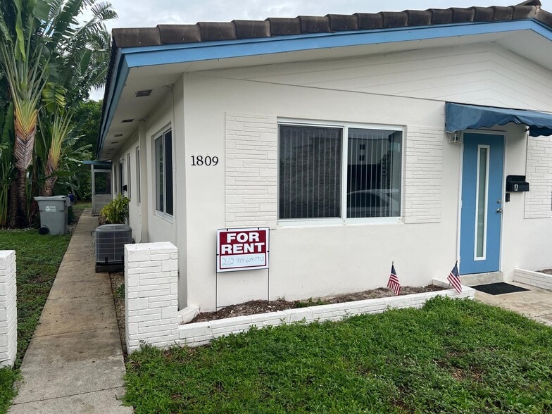 Front Duplex - 1809 NE 2nd St