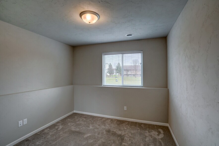 Building Photo - 935 Merri Hill Dr