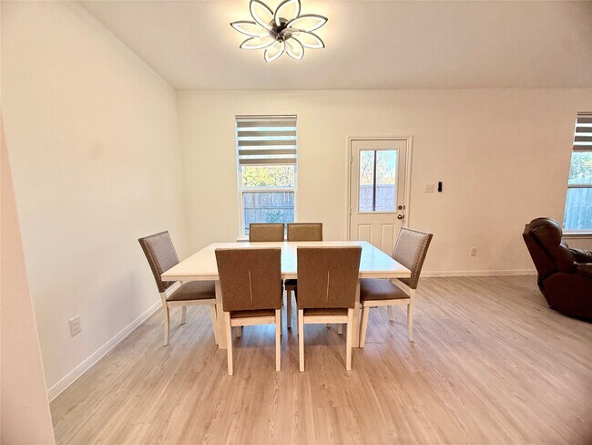 Building Photo - 24619 Applewood Crst Ln