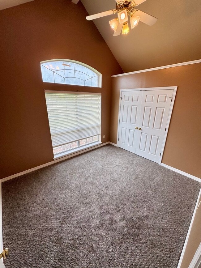 Building Photo - Great 3 bedroom, close to everything