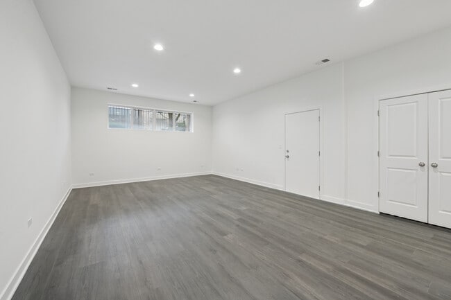 Building Photo - 1952 W Ohio St