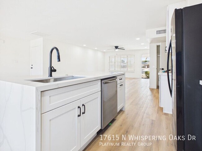 Building Photo - 17615 N Whispering Oaks Dr