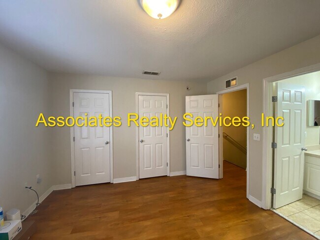 Building Photo - 2bed/2.5 bath condo in Hailey Gardens behind Butler Plaza! **NO PETS**