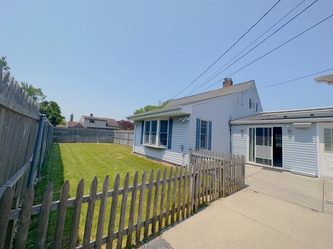 Building Photo - 68 Land Ln