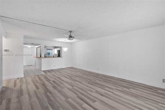 Building Photo - 8513 Old Country Manor