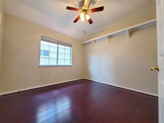Building Photo - 11000 Rio Vista Dr