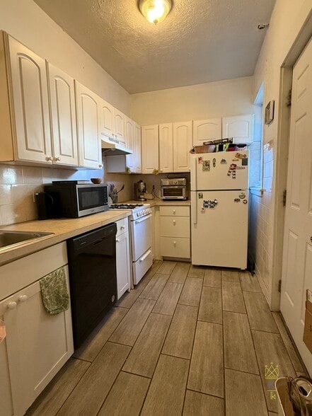 Building Photo - 56 Egmont St