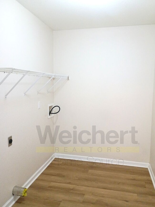 Building Photo - Charming 3-Bedroom Home with Spacious Yard...