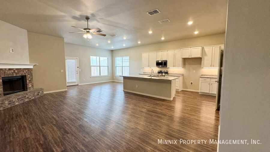 Building Photo - 2006 Kenwood Ave