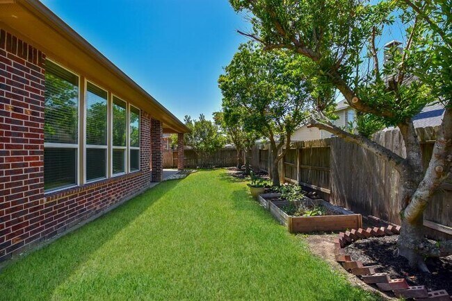 Building Photo - 6615 Rising Hills Ln