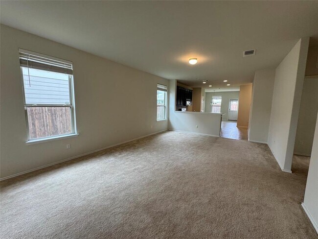 Building Photo - 250 Zuma Dr