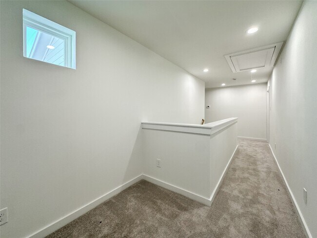 Building Photo - 824 Waxahachie St