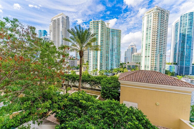 Building Photo - 511 SE 5 Ave